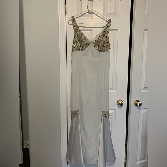 Formal gown - Picture 2 of 4
